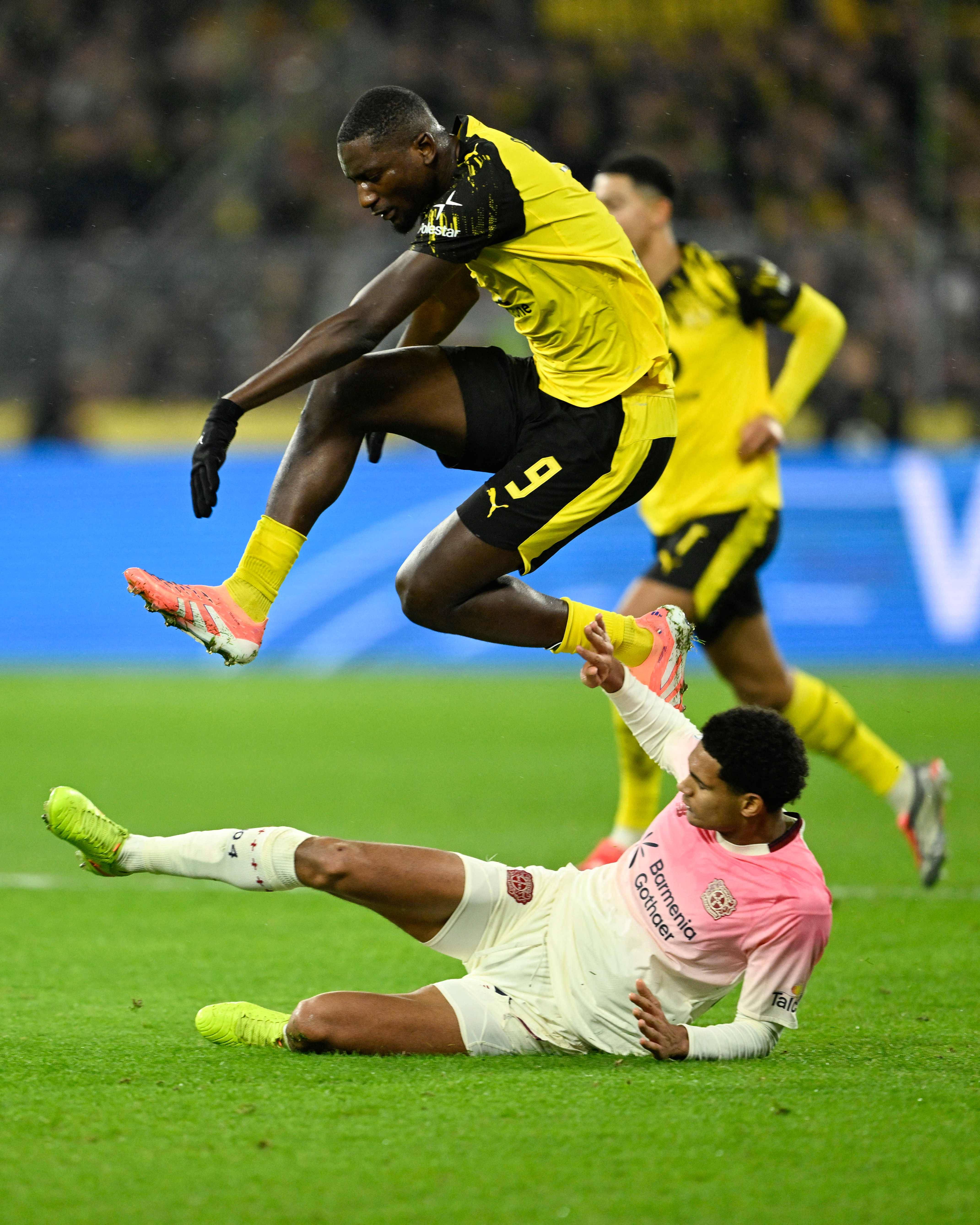 转折点！多特蒙德再遭质疑，德国杯赛前攻防权衡，震撼外界，赛程密集仍需轮换的简单介绍-aiyouxi